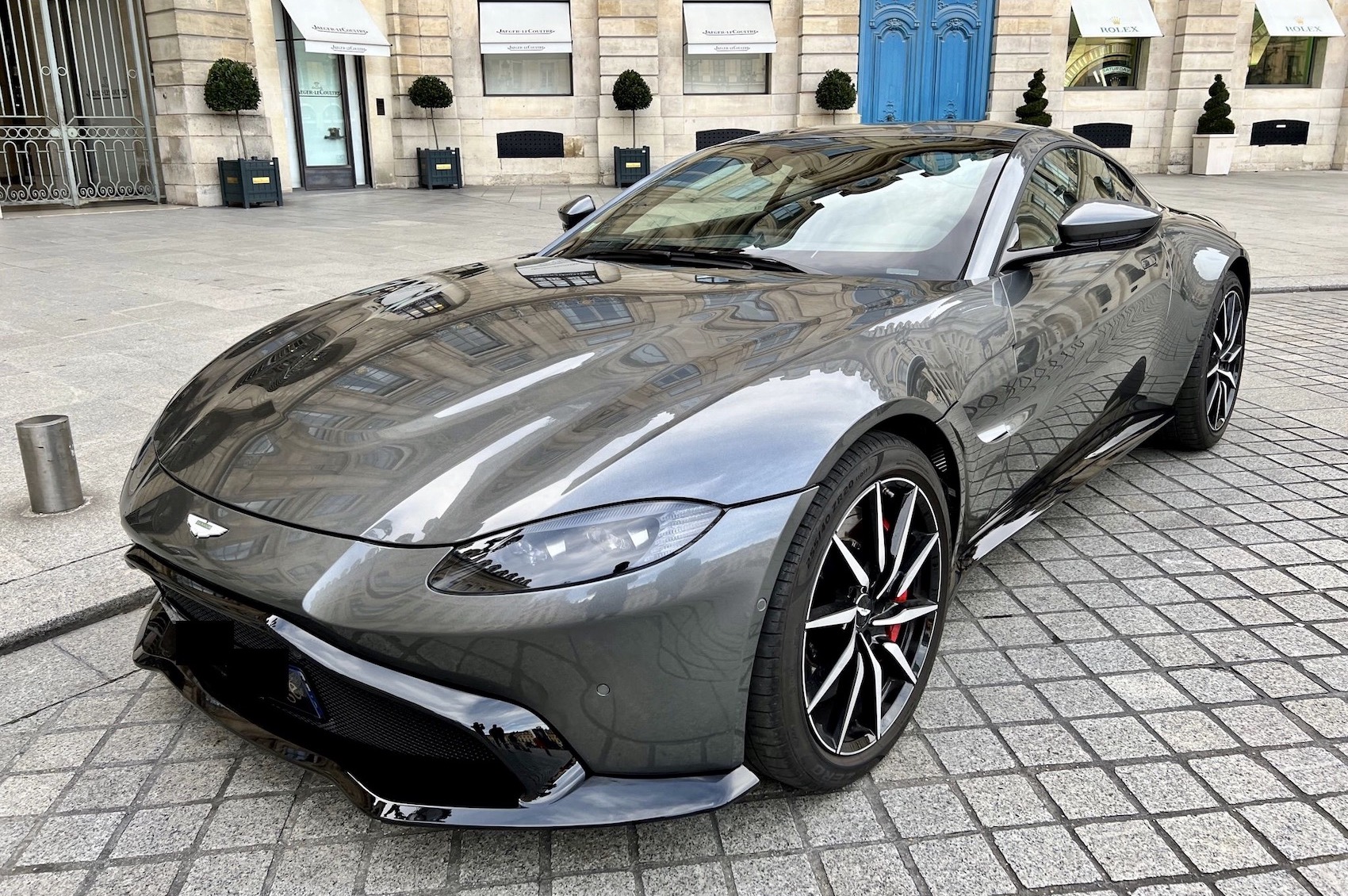 HIRE AN ASTON MARTIN VANTAGE V8 COUPE