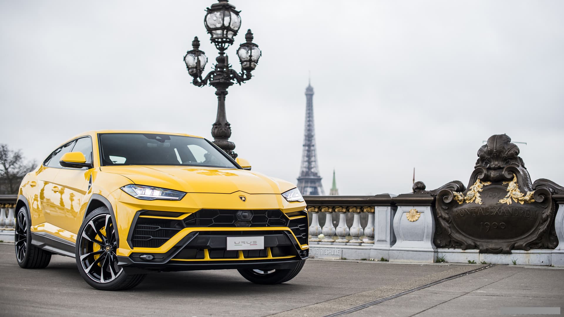 Location Lamborghini Urus Paris