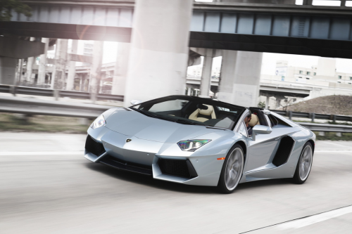 LOUER LAMBORGHINI AVENTADOR ROADSTER LP 700-4